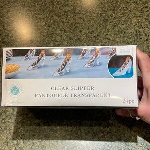 Victoria Lynn 24 piece clear slipper new in box, never opened. Ready to decorate